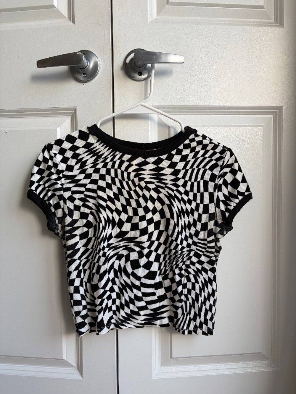 H&M Divided Black & White Optical Wave Crop Top